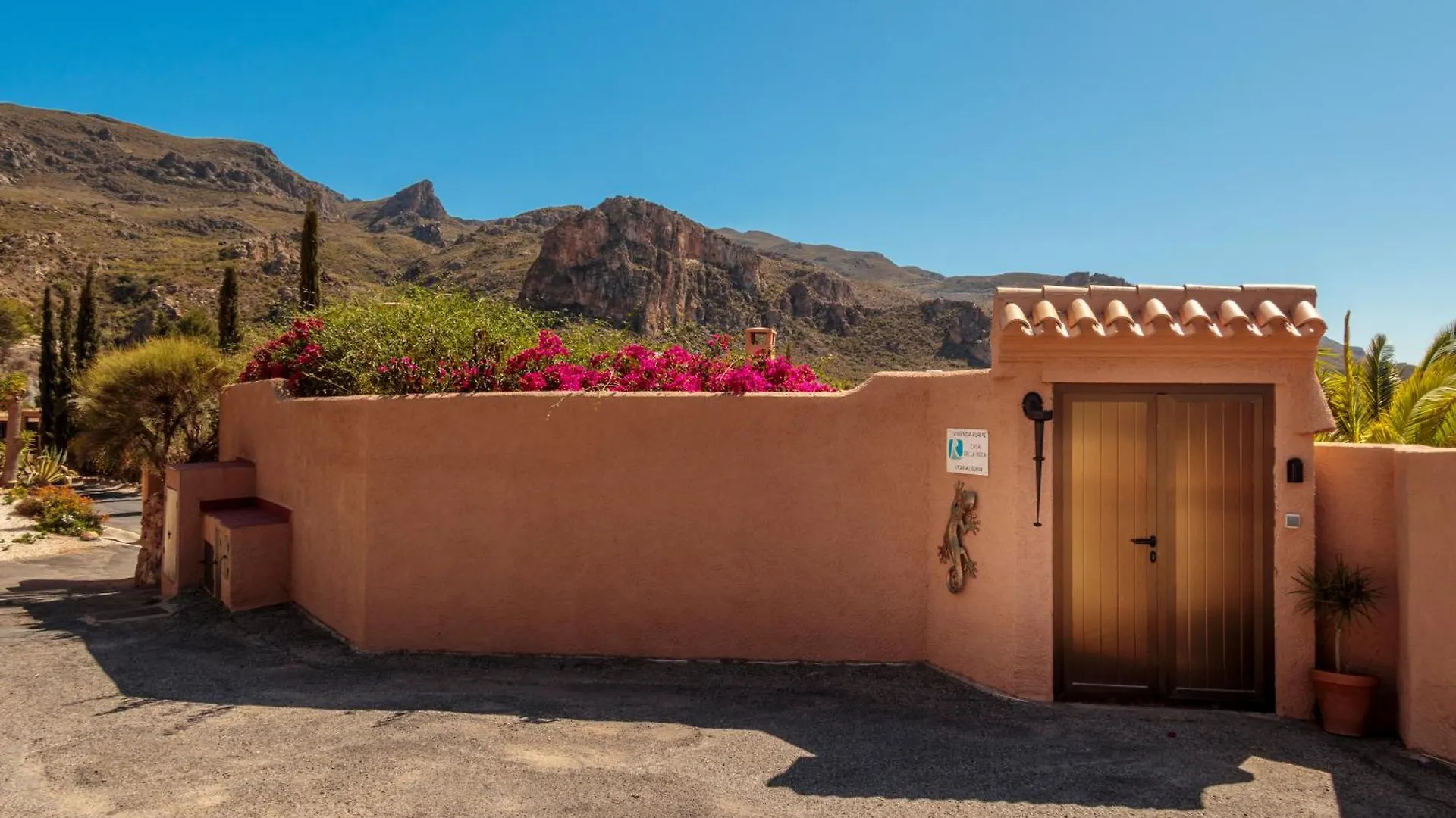 Casa De La Roca - A Beautiful 2 Bed/2 Bath Detached Villa Almeria Holiday home