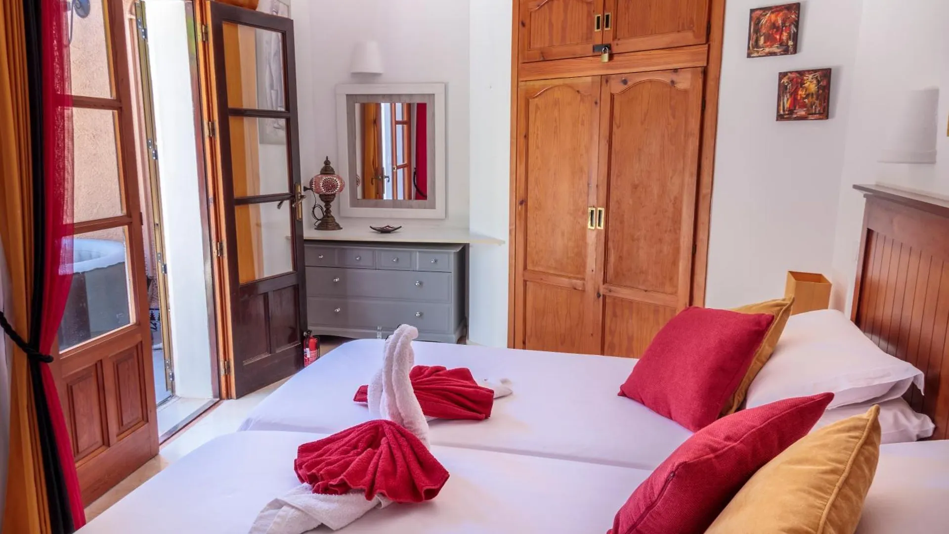 Casa De La Roca - A Beautiful 2 Bed/2 Bath Detached Villa Almeria