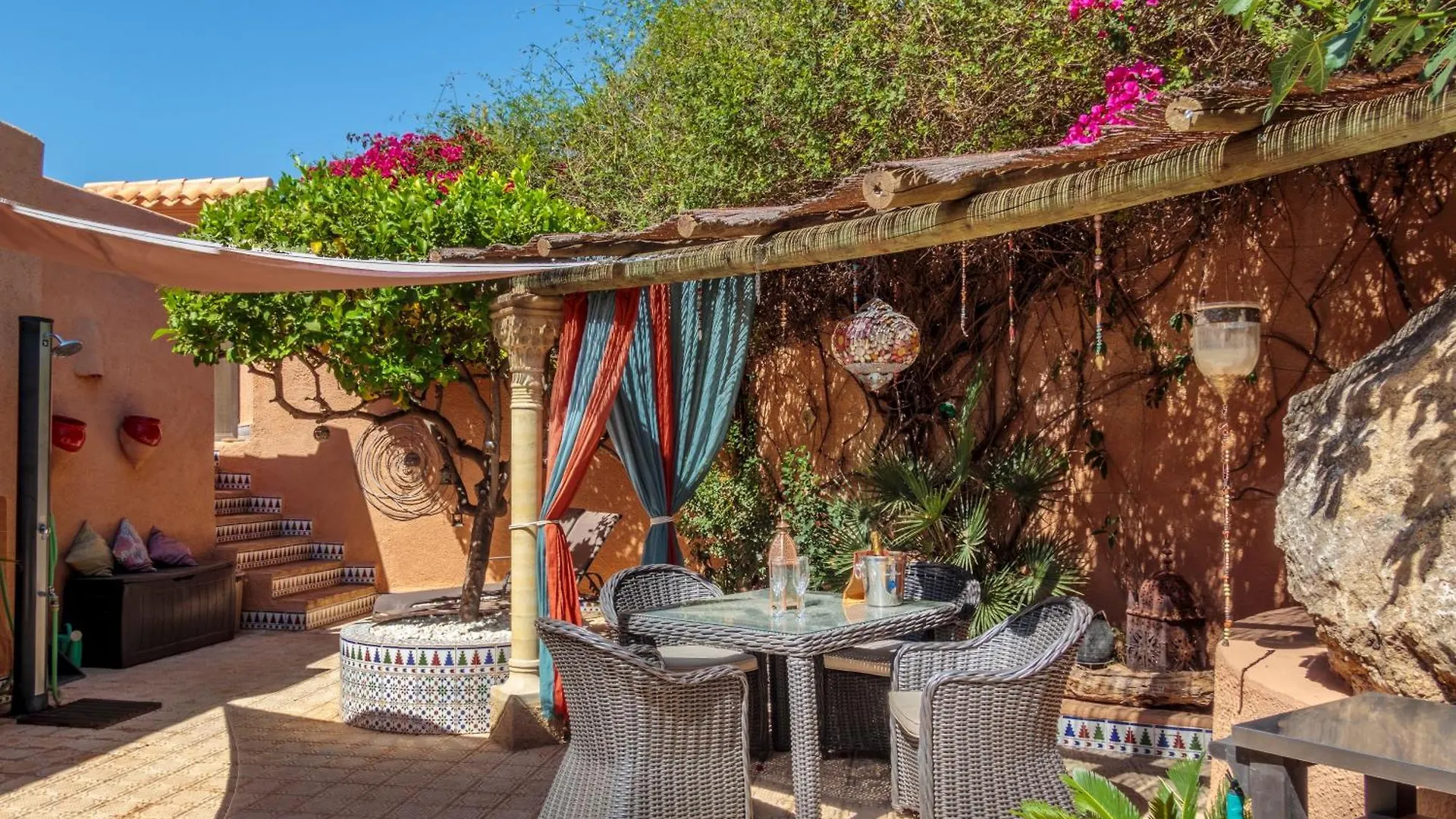 Casa De La Roca - A Beautiful 2 Bed/2 Bath Detached Villa Almeria